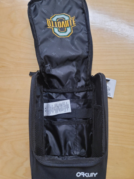 Showroom: Travel Pouch